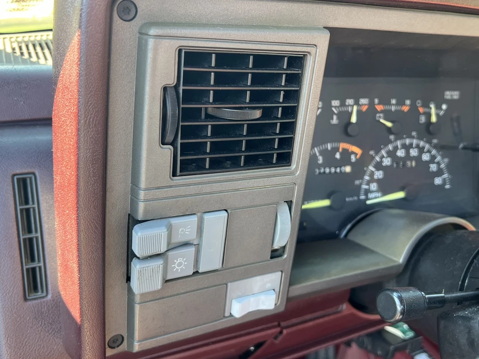 1994 GMC Sierra 2nd Gen - Image 29 of 31
