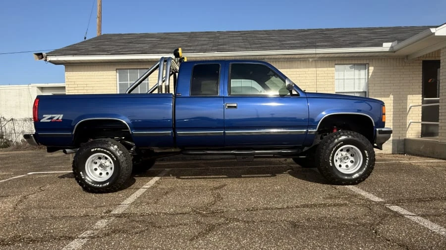 1994 GMC Sierra 1st Gen - Image 2 of 15