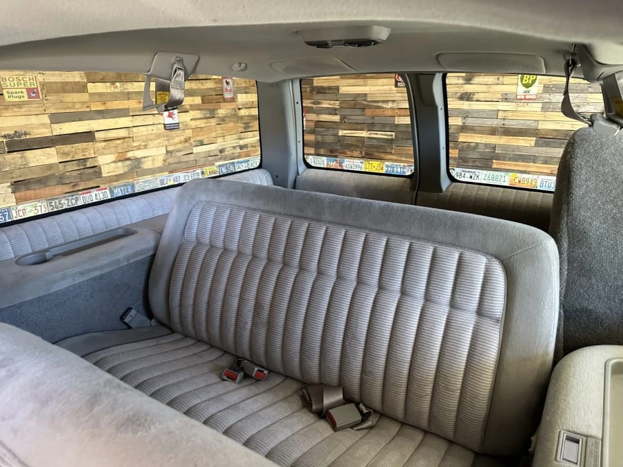1994 GMC Suburban 8th Gen - Image 29 of 31