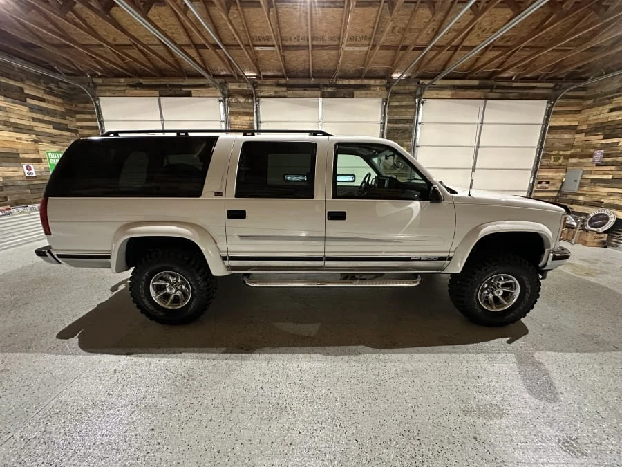 1994 GMC Suburban 8th Gen - Image 14 of 31
