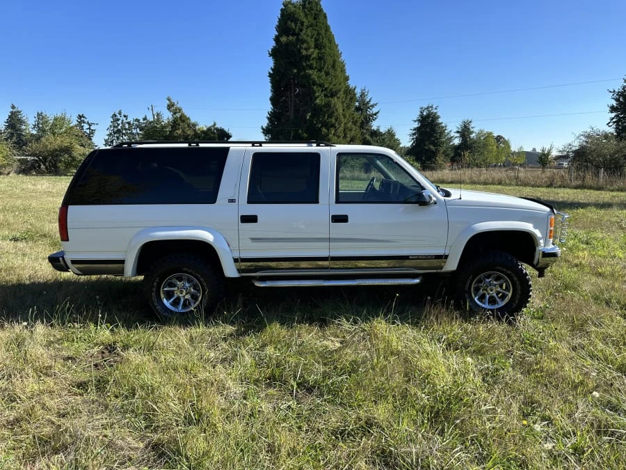 1994 GMC Suburban 8th Gen - Image 24 of 31