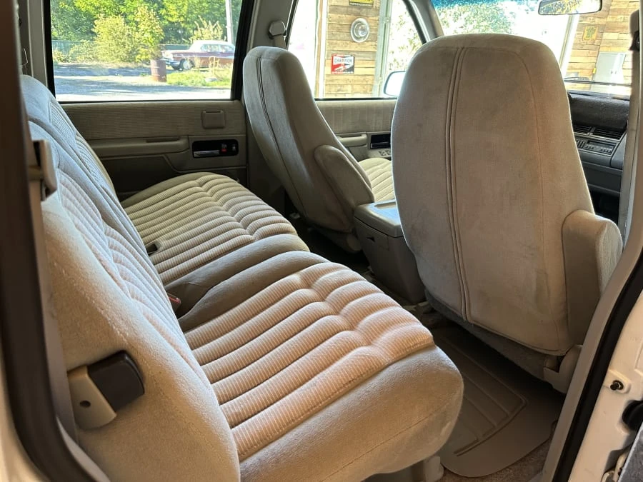 1994 GMC Suburban 8th Gen - Image 31 of 31