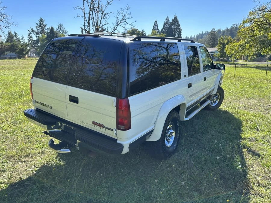 1994 GMC Suburban 8th Gen - Image 3 of 31