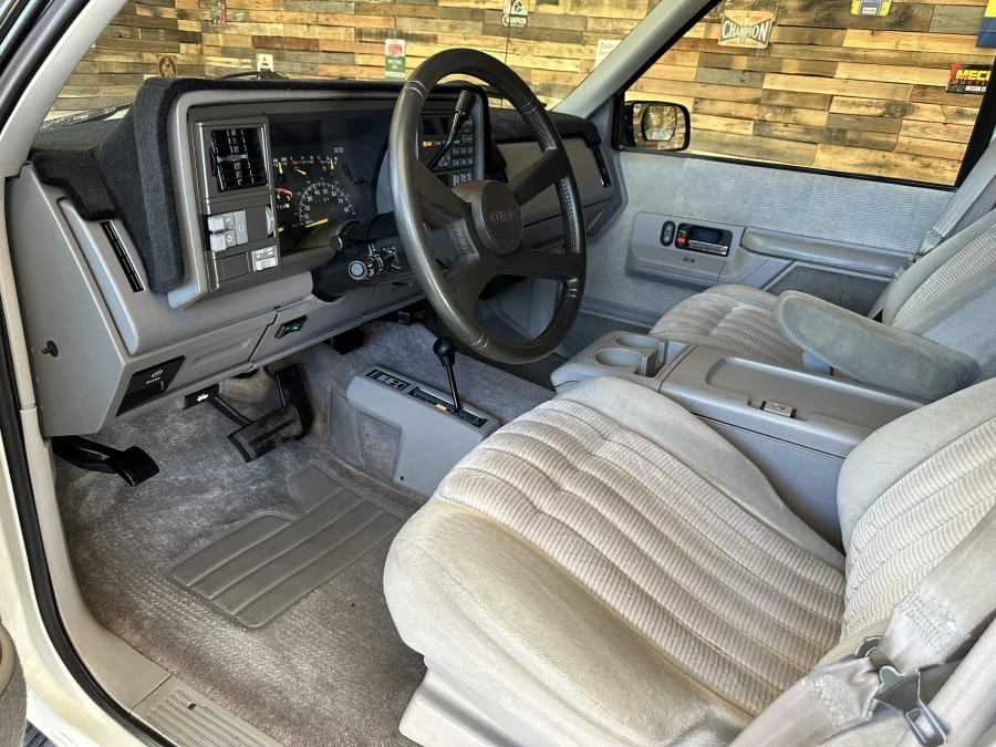 1994 GMC Suburban 8th Gen - Image 26 of 31