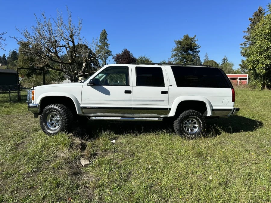 1994 GMC Suburban 8th Gen - Image 8 of 31