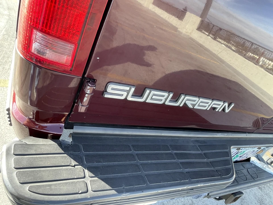 1994 GMC Suburban 8th Gen - Image 18 of 31