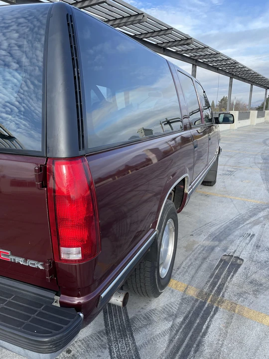 1994 GMC Suburban 8th Gen - Image 25 of 31