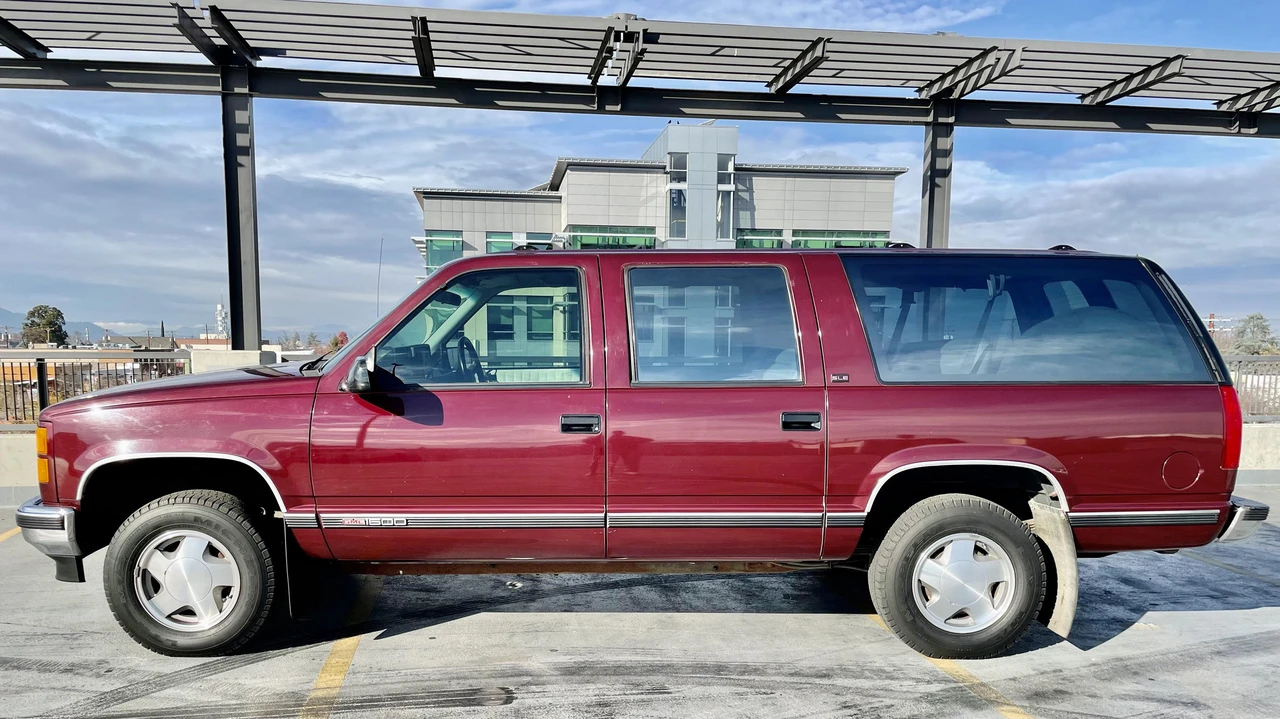 1994 GMC Suburban 8th Gen - Image 8 of 31