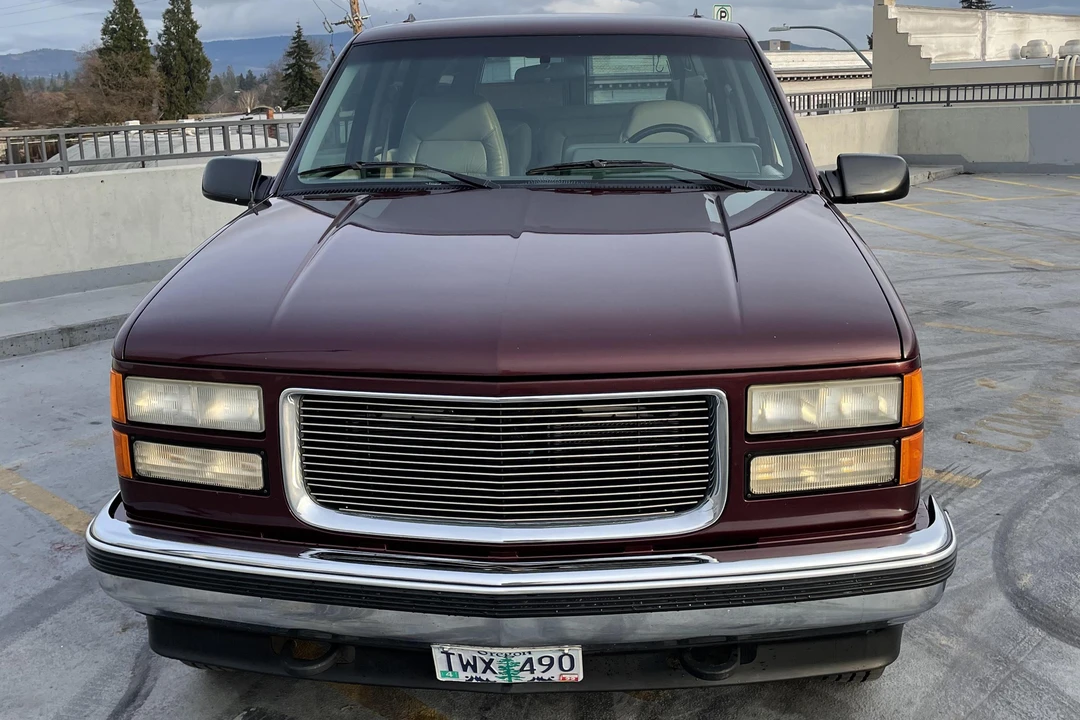 1994 GMC Suburban 8th Gen - Image 2 of 31