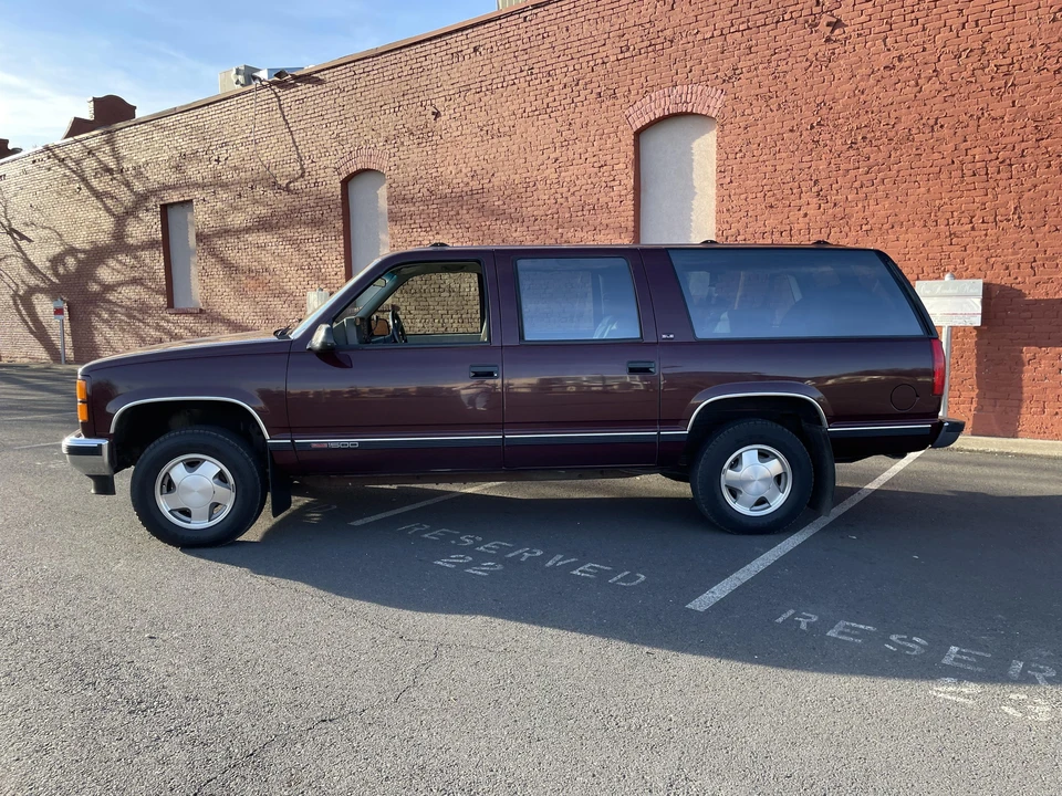 1994 GMC Suburban 8th Gen - Image 7 of 31