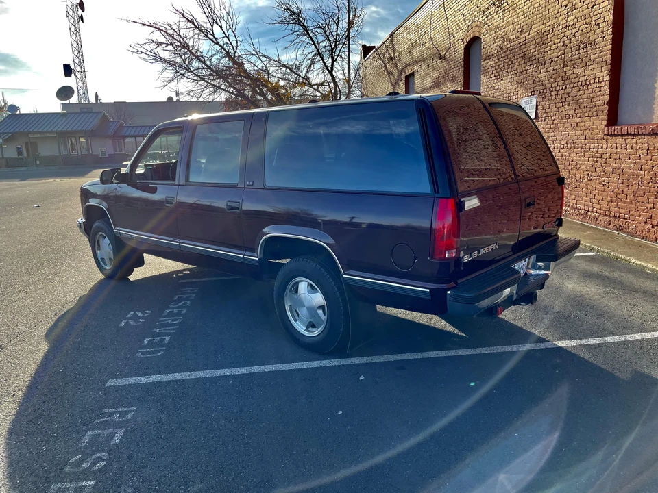 1994 GMC Suburban 8th Gen - Image 9 of 31
