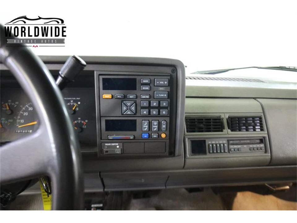 1994 GMC Suburban 8th Gen - Image 31 of 31