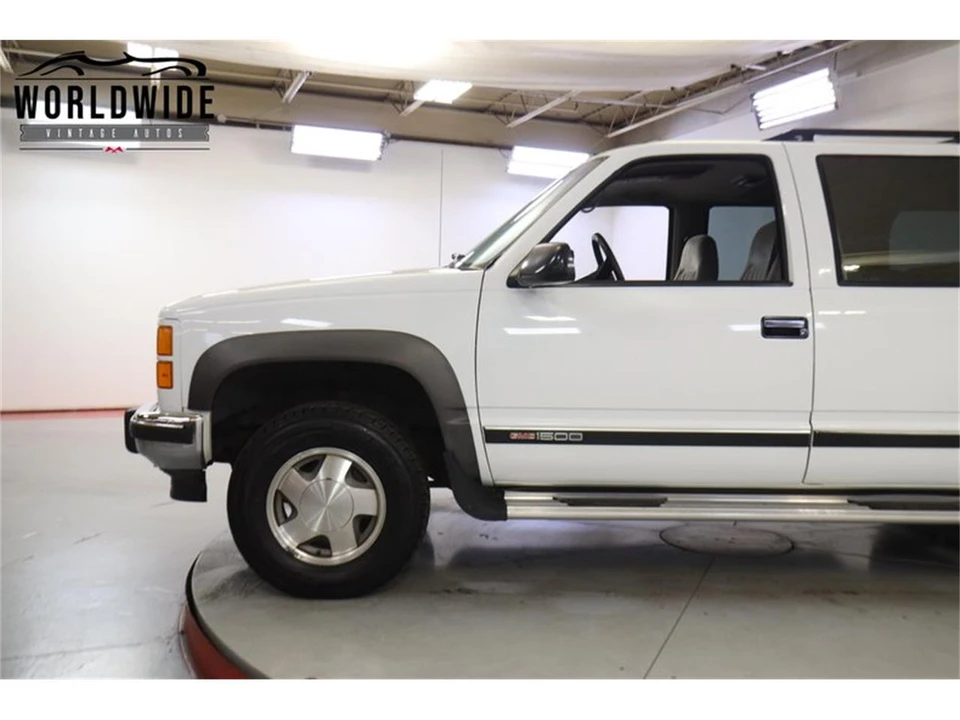 1994 GMC Suburban 8th Gen - Image 7 of 31