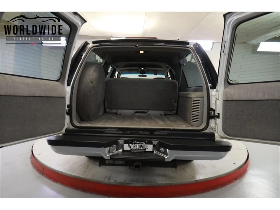 1994 GMC Suburban 8th Gen - Image 19 of 31