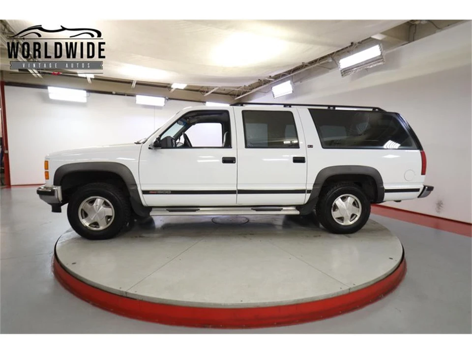 1994 GMC Suburban 8th Gen - Image 3 of 31