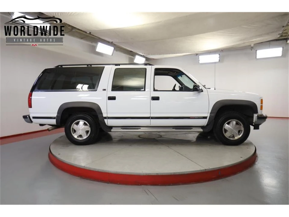 1994 GMC Suburban 8th Gen - Image 4 of 31