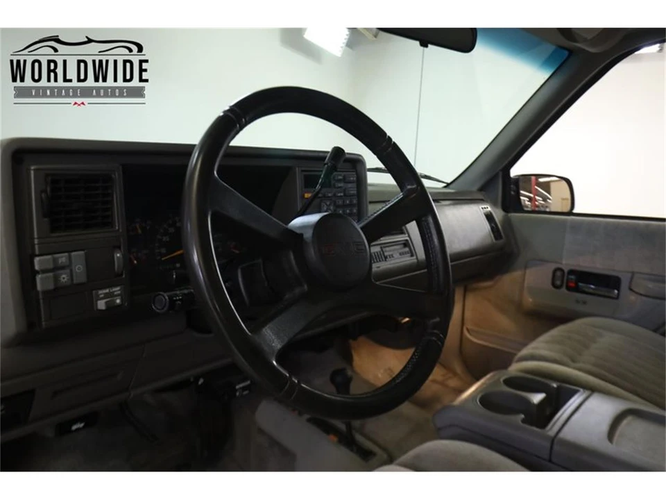 1994 GMC Suburban 8th Gen - Image 28 of 31