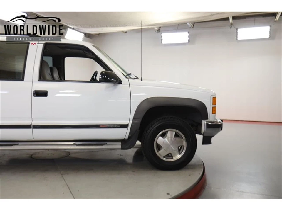 1994 GMC Suburban 8th Gen - Image 8 of 31