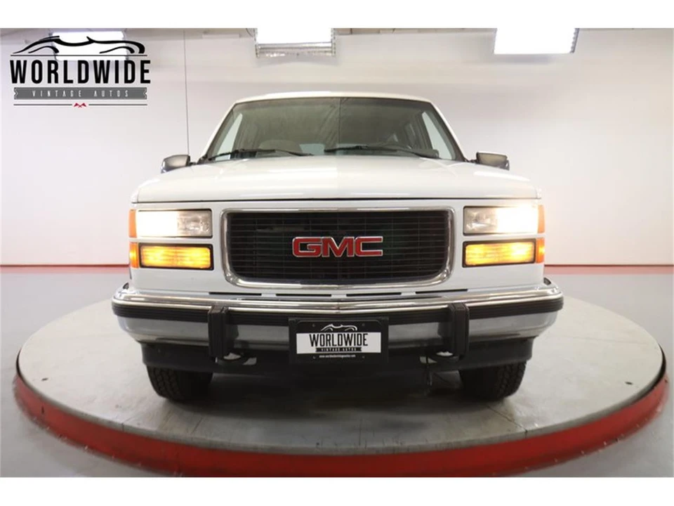 1994 GMC Suburban 8th Gen - Image 16 of 31