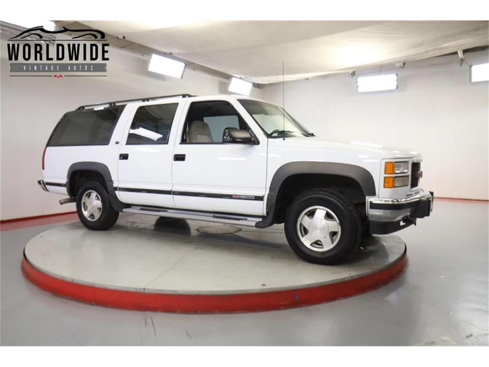 1994 GMC Suburban 8th Gen - Image 2 of 31