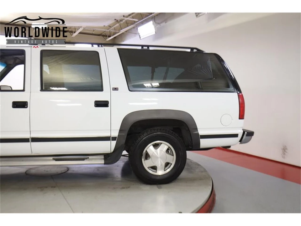 1994 GMC Suburban 8th Gen - Image 10 of 31
