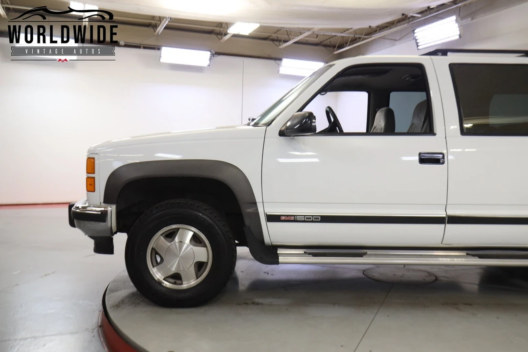 1994 GMC Suburban 8th Gen - Image 7 of 12