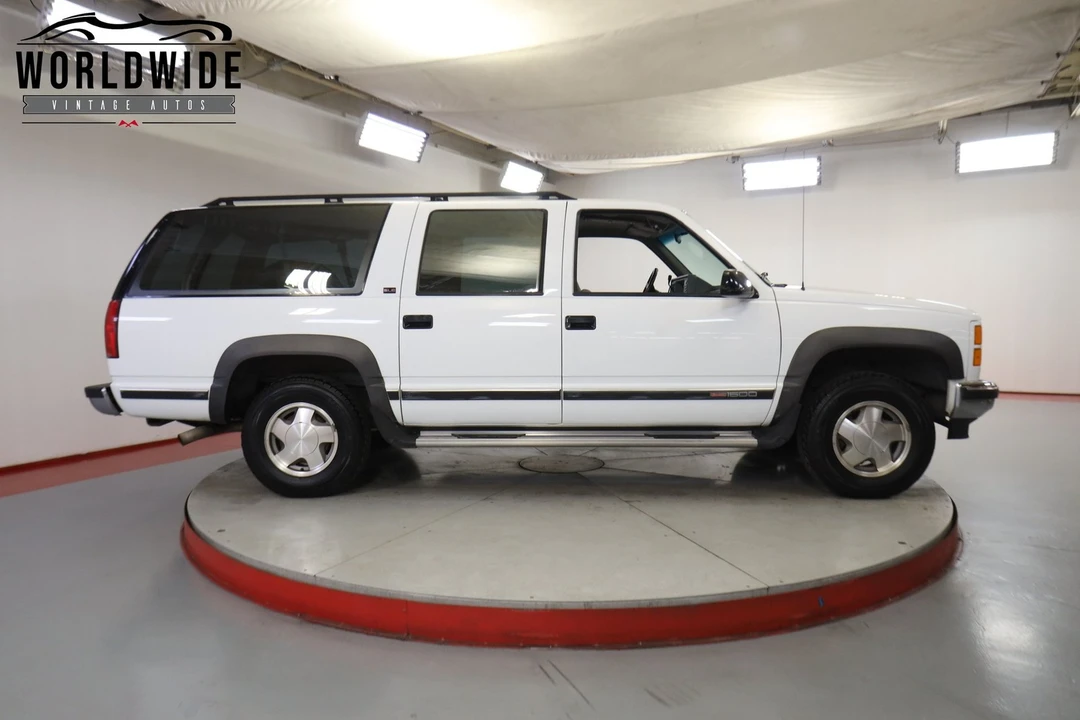 1994 GMC Suburban 8th Gen - Image 4 of 12
