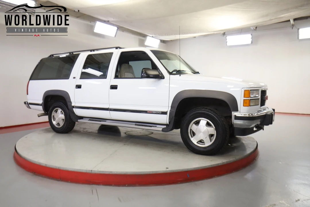1994 GMC Suburban 7th Gen - Image 2 of 12