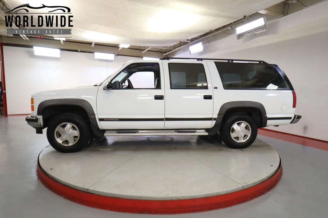 1994 GMC Suburban 8th Gen - Image 3 of 12