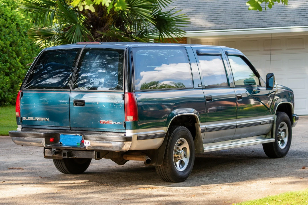 1994 GMC Suburban 8th Gen - Image 3 of 31