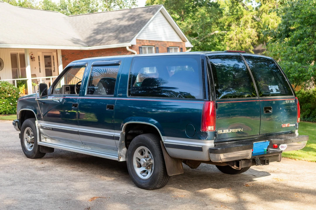 1994 GMC Suburban 8th Gen - Image 4 of 31