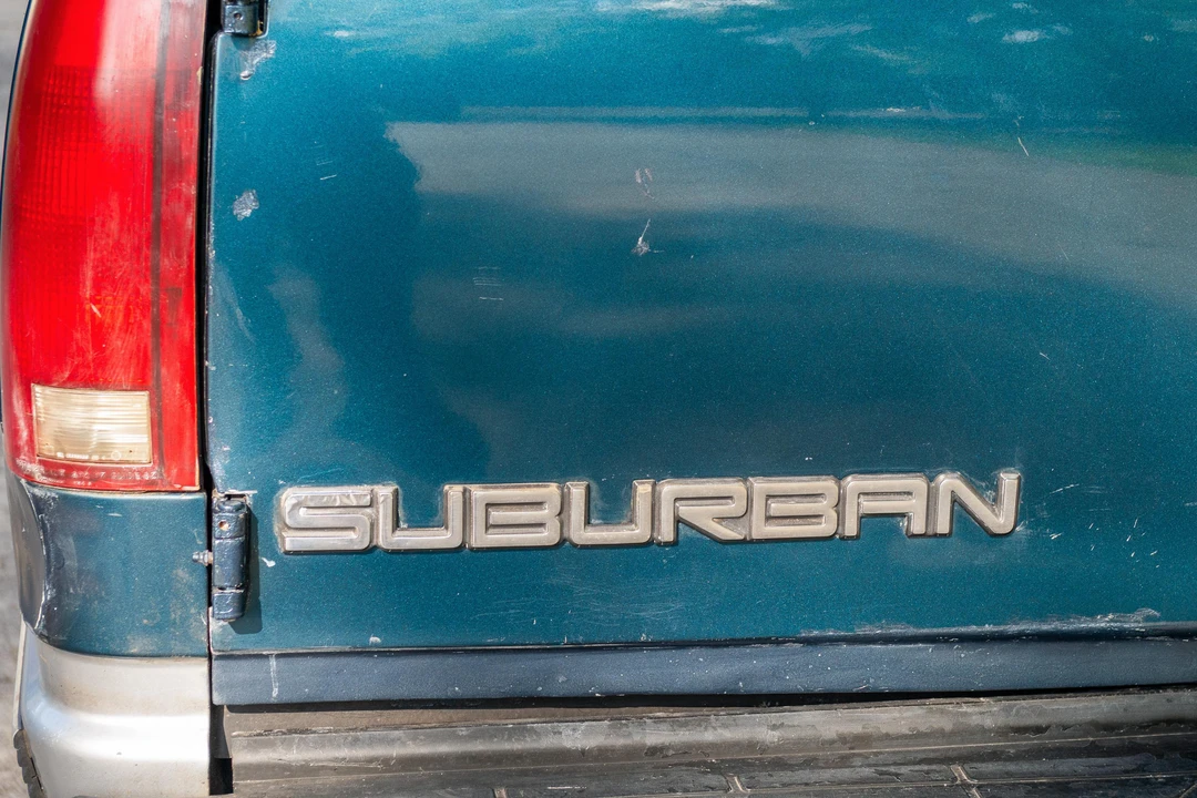 1994 GMC Suburban 8th Gen - Image 26 of 31