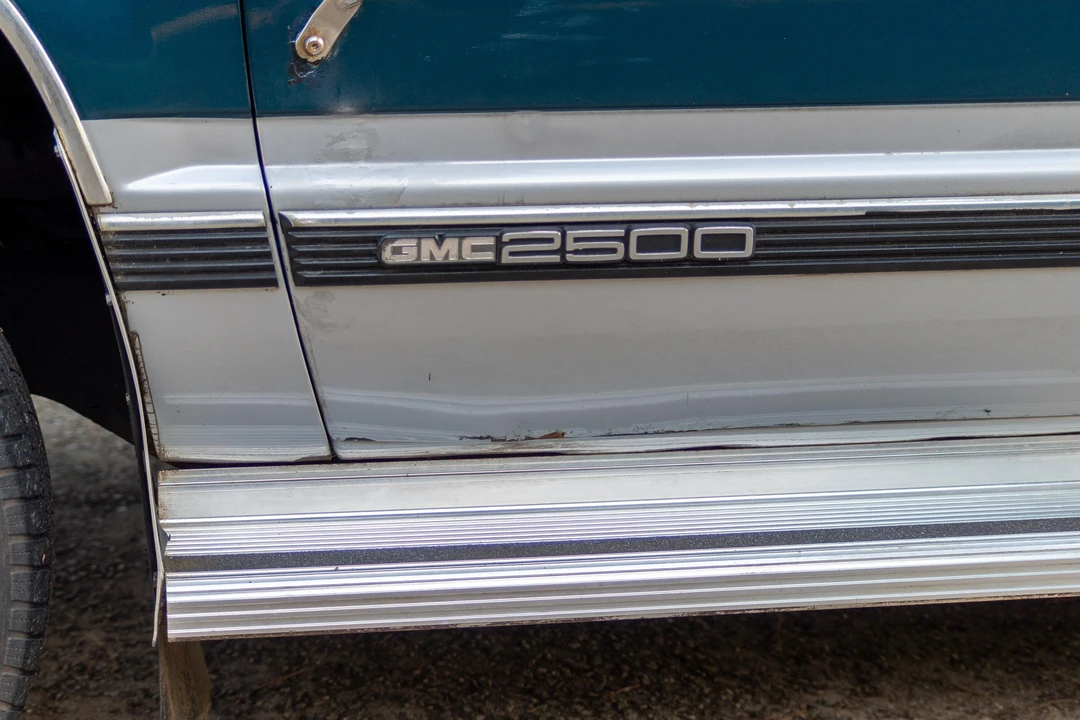 1994 GMC Suburban 8th Gen - Image 21 of 31
