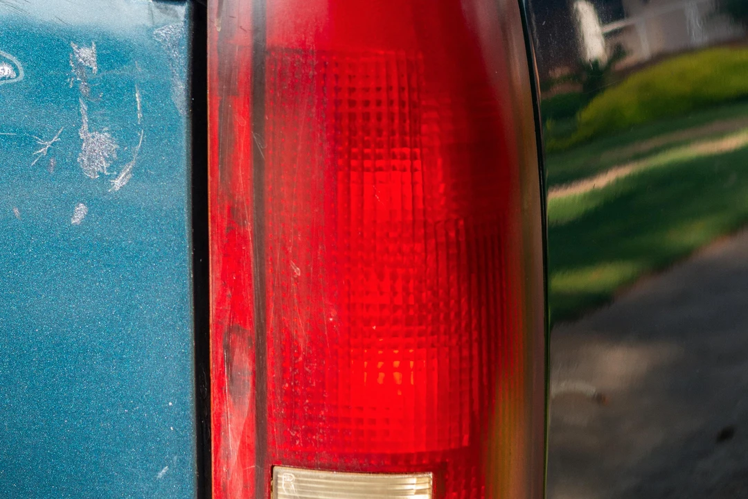 1994 GMC Suburban 8th Gen - Image 31 of 31
