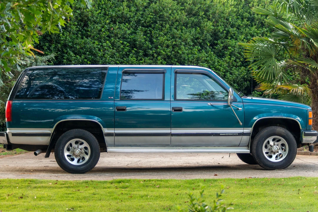 1994 GMC Suburban 8th Gen - Image 9 of 31