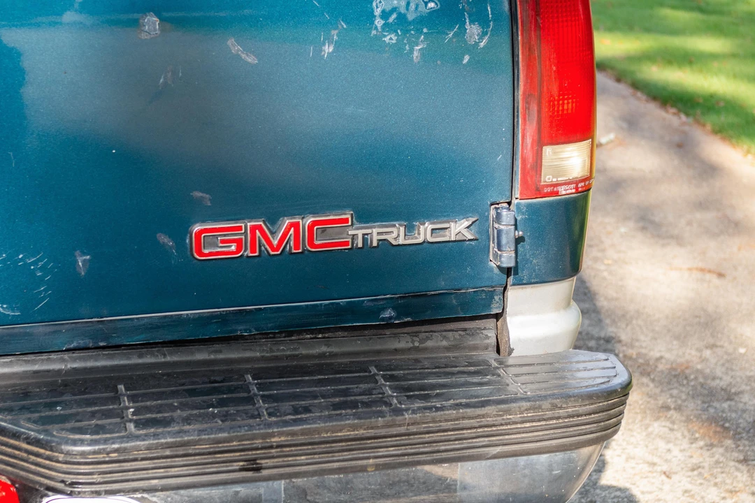 1994 GMC Suburban 8th Gen - Image 30 of 31