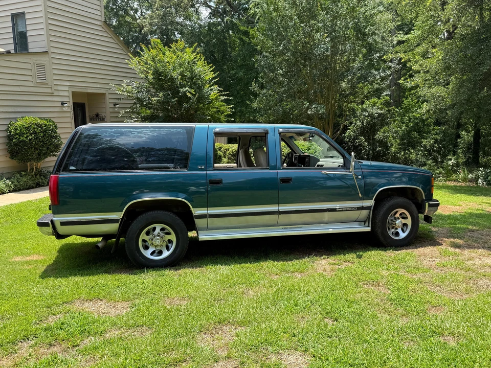 1994 GMC Suburban 8th Gen - Image 8 of 31