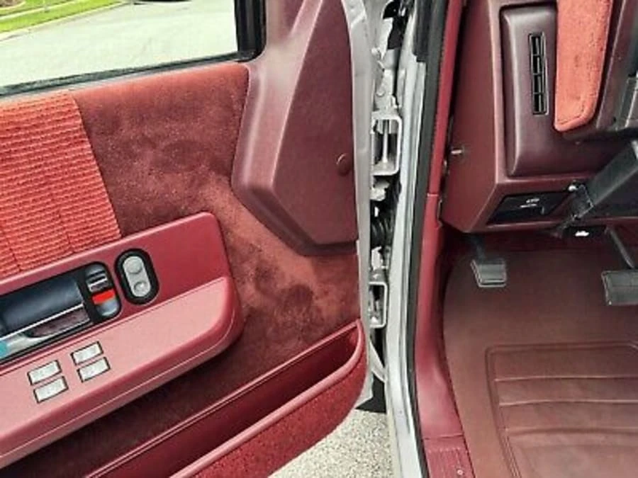 1994 GMC Suburban 8th Gen - Image 22 of 31