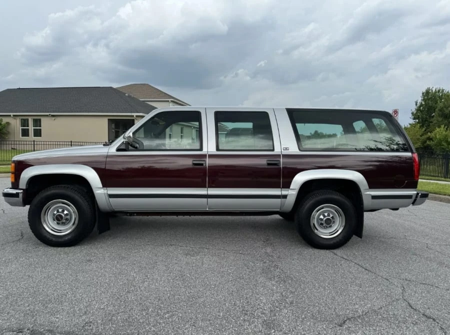 1994 GMC Suburban 8th Gen - Image 2 of 31