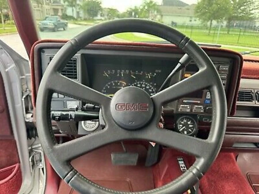 1994 GMC Suburban 8th Gen - Image 24 of 31