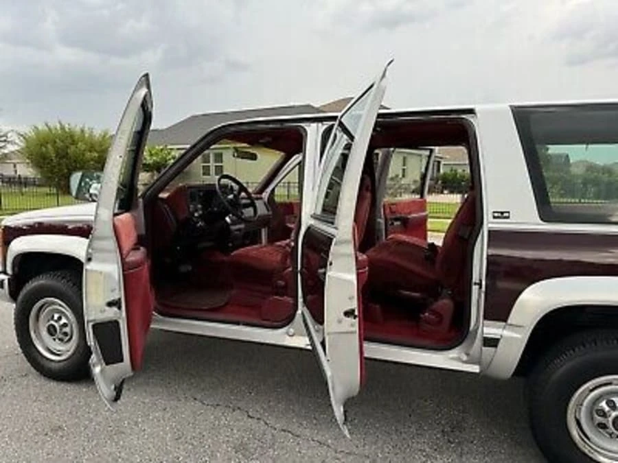 1994 GMC Suburban 8th Gen - Image 13 of 31