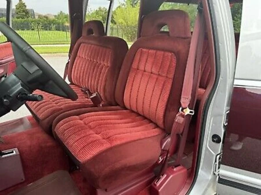 1994 GMC Suburban 8th Gen - Image 23 of 31