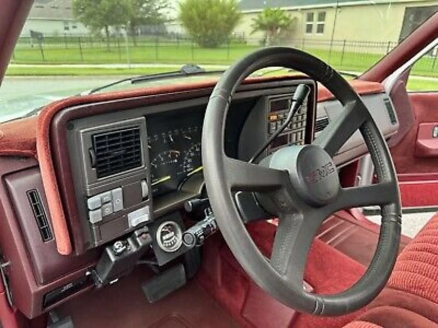 1994 GMC Suburban 8th Gen - Image 26 of 31