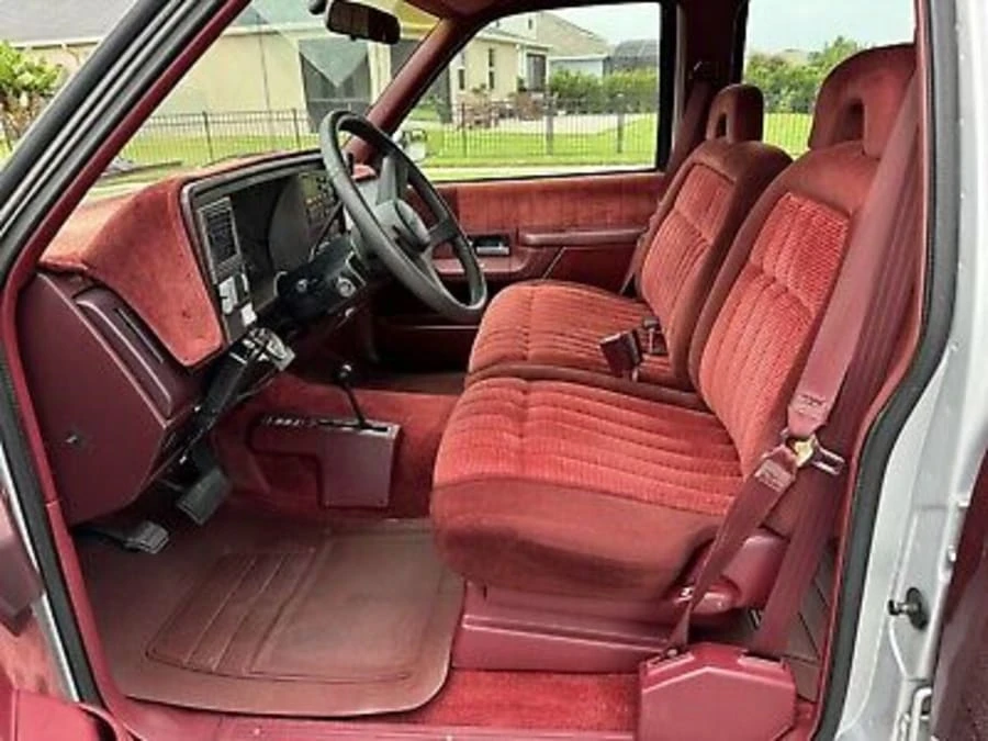 1994 GMC Suburban 8th Gen - Image 16 of 31