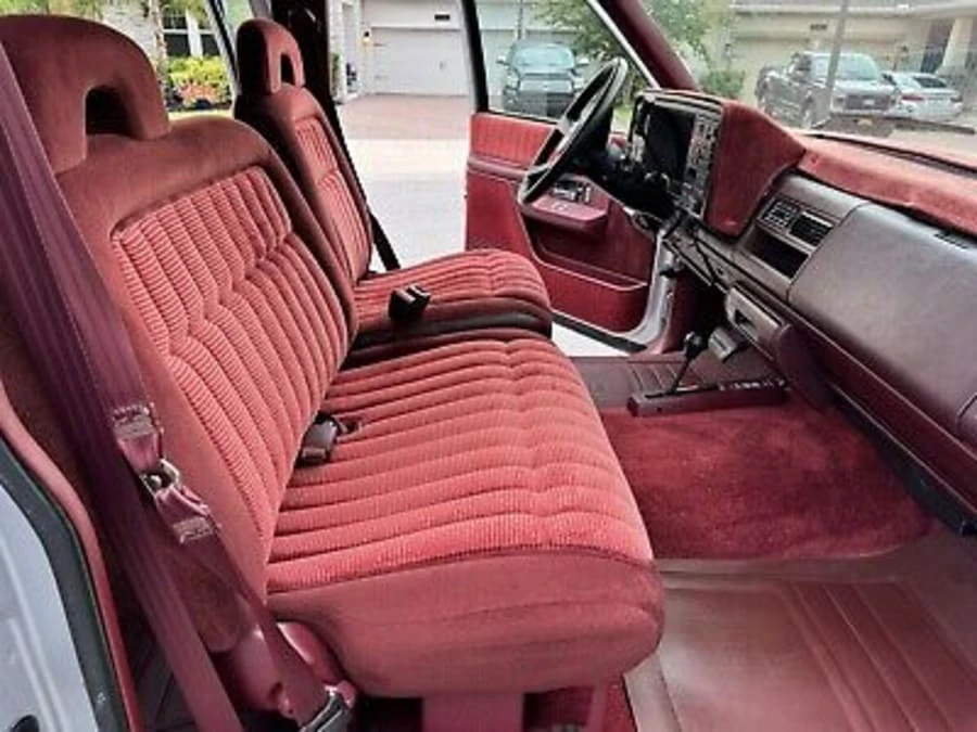 1994 GMC Suburban 8th Gen - Image 18 of 31