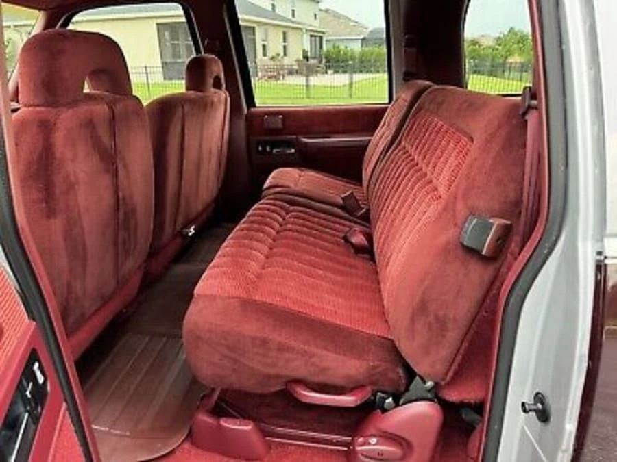 1994 GMC Suburban 8th Gen - Image 14 of 31