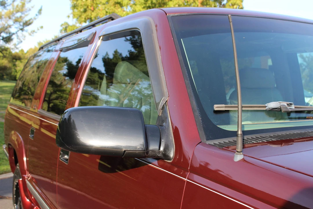 1994 GMC Suburban 8th Gen - Image 26 of 31