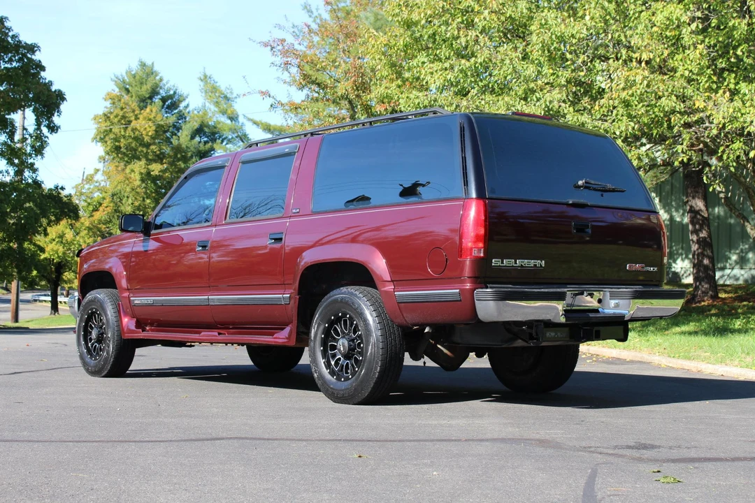 1994 GMC Suburban 8th Gen - Image 3 of 31