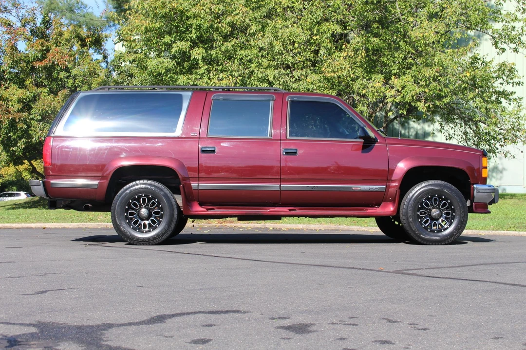1994 GMC Suburban 8th Gen - Image 6 of 31