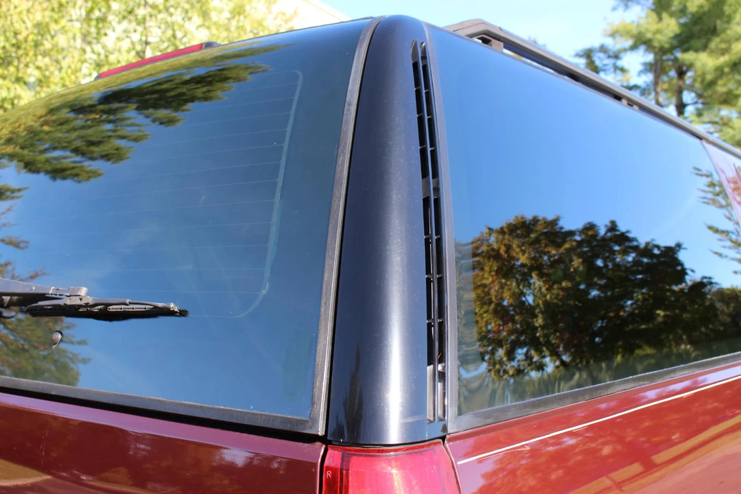 1994 GMC Suburban 8th Gen - Image 24 of 31